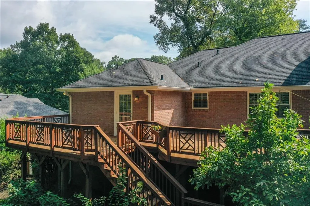 5735 Riverwood Drive, Sandy Springs, Georgia 30328, 4 Bedrooms Bedrooms, ,3 BathroomsBathrooms,Residential,Sold,5735 Riverwood Drive,7110316