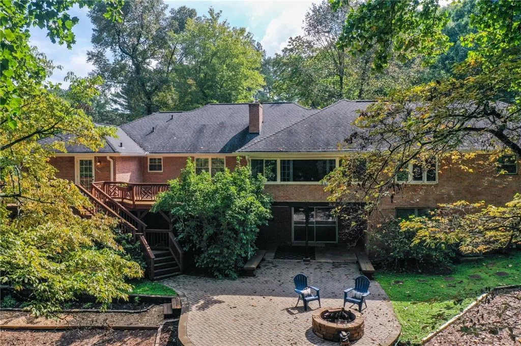 5735 Riverwood Drive, Sandy Springs, Georgia 30328, 4 Bedrooms Bedrooms, ,3 BathroomsBathrooms,Residential,Sold,5735 Riverwood Drive,7110316