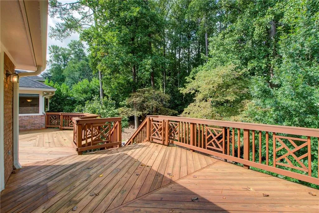 5735 Riverwood Drive, Sandy Springs, Georgia 30328, 4 Bedrooms Bedrooms, ,3 BathroomsBathrooms,Residential,Sold,5735 Riverwood Drive,7110316