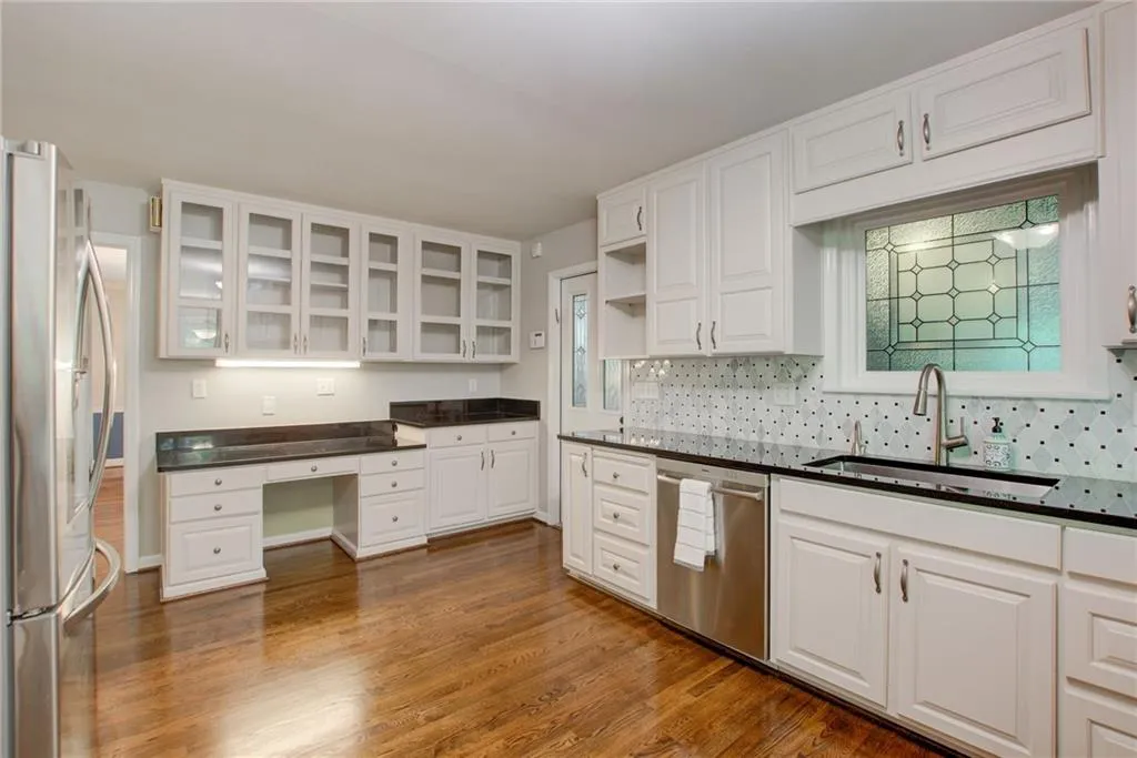5735 Riverwood Drive, Sandy Springs, Georgia 30328, 4 Bedrooms Bedrooms, ,3 BathroomsBathrooms,Residential,Sold,5735 Riverwood Drive,7110316
