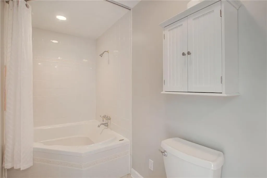 5735 Riverwood Drive, Sandy Springs, Georgia 30328, 4 Bedrooms Bedrooms, ,3 BathroomsBathrooms,Residential,Sold,5735 Riverwood Drive,7110316