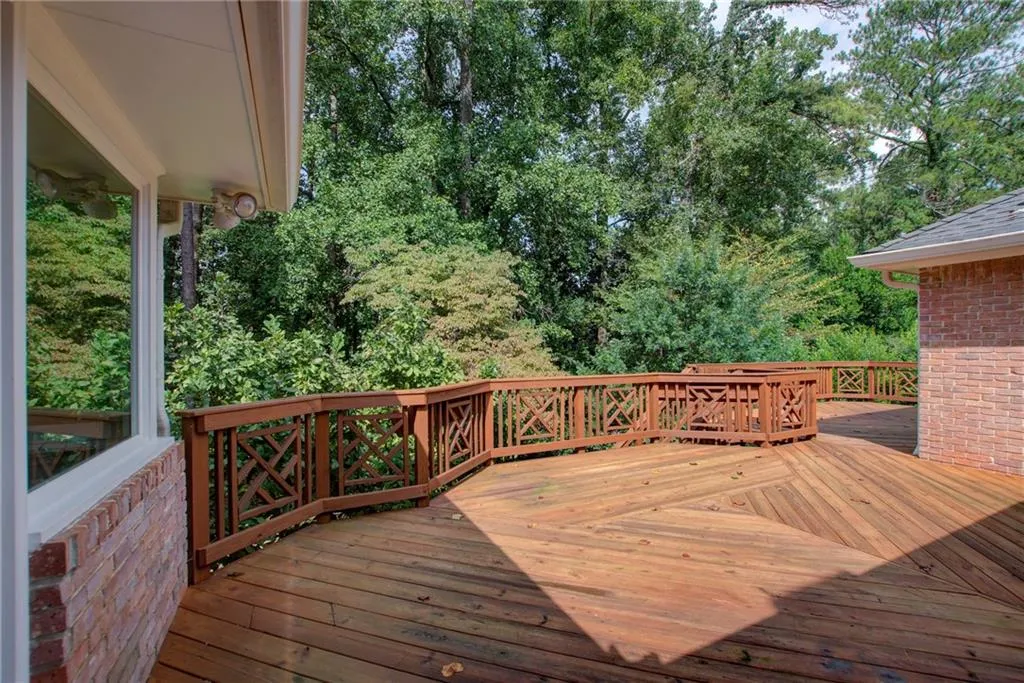 5735 Riverwood Drive, Sandy Springs, Georgia 30328, 4 Bedrooms Bedrooms, ,3 BathroomsBathrooms,Residential,Sold,5735 Riverwood Drive,7110316