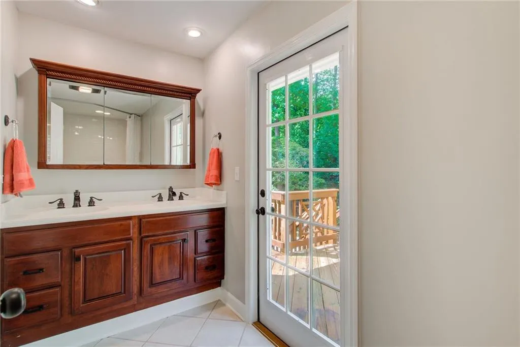 5735 Riverwood Drive, Sandy Springs, Georgia 30328, 4 Bedrooms Bedrooms, ,3 BathroomsBathrooms,Residential,Sold,5735 Riverwood Drive,7110316