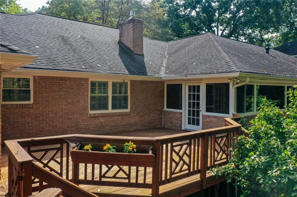 5735 Riverwood Drive, Sandy Springs, Georgia 30328, 4 Bedrooms Bedrooms, ,3 BathroomsBathrooms,Residential,Sold,5735 Riverwood Drive,7110316