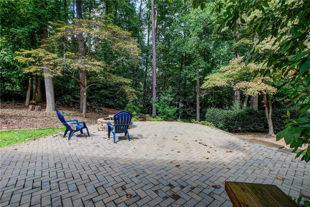 5735 Riverwood Drive, Sandy Springs, Georgia 30328, 4 Bedrooms Bedrooms, ,3 BathroomsBathrooms,Residential,Sold,5735 Riverwood Drive,7110316
