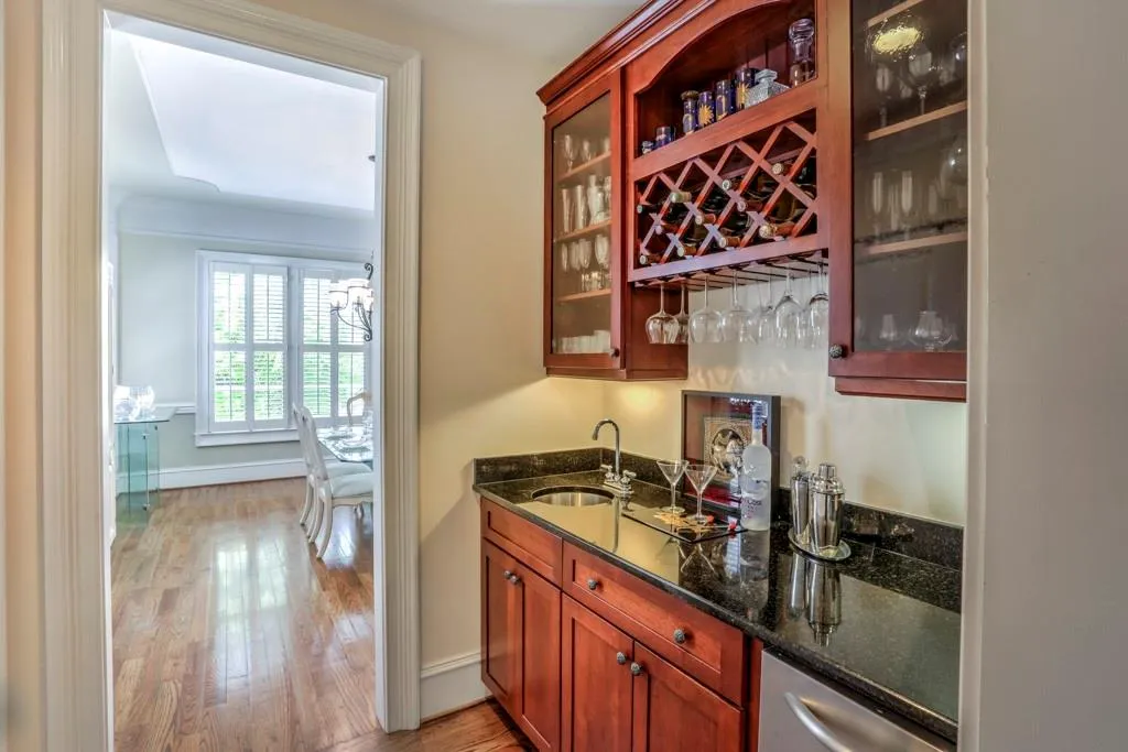 715 Estate Way, Atlanta, Georgia 30319, 5 Bedrooms Bedrooms, ,5 BathroomsBathrooms,Residential,Sold,715 Estate Way,6546972