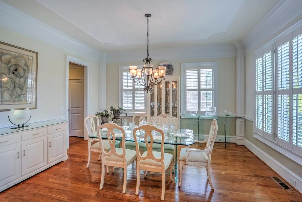 715 Estate Way, Atlanta, Georgia 30319, 5 Bedrooms Bedrooms, ,5 BathroomsBathrooms,Residential,Sold,715 Estate Way,6546972