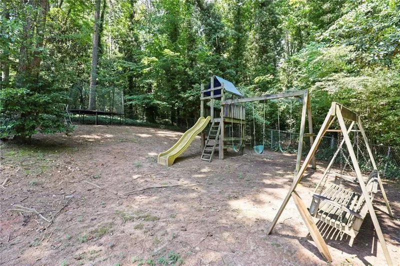 520 Bridgewater Drive, Atlanta, Georgia 30328, 5 Bedrooms Bedrooms, ,3 BathroomsBathrooms,Residential,Sold,520 Bridgewater Drive,6766866