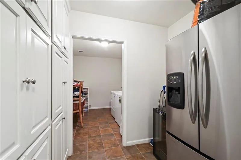 520 Bridgewater Drive, Atlanta, Georgia 30328, 5 Bedrooms Bedrooms, ,3 BathroomsBathrooms,Residential,Sold,520 Bridgewater Drive,6766866