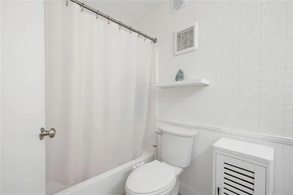 703 Woodcliff, Sandy Springs, Georgia 30350, 1 Bedroom Bedrooms, ,1 BathroomBathrooms,Residential,For Sale,703 Woodcliff,7754125