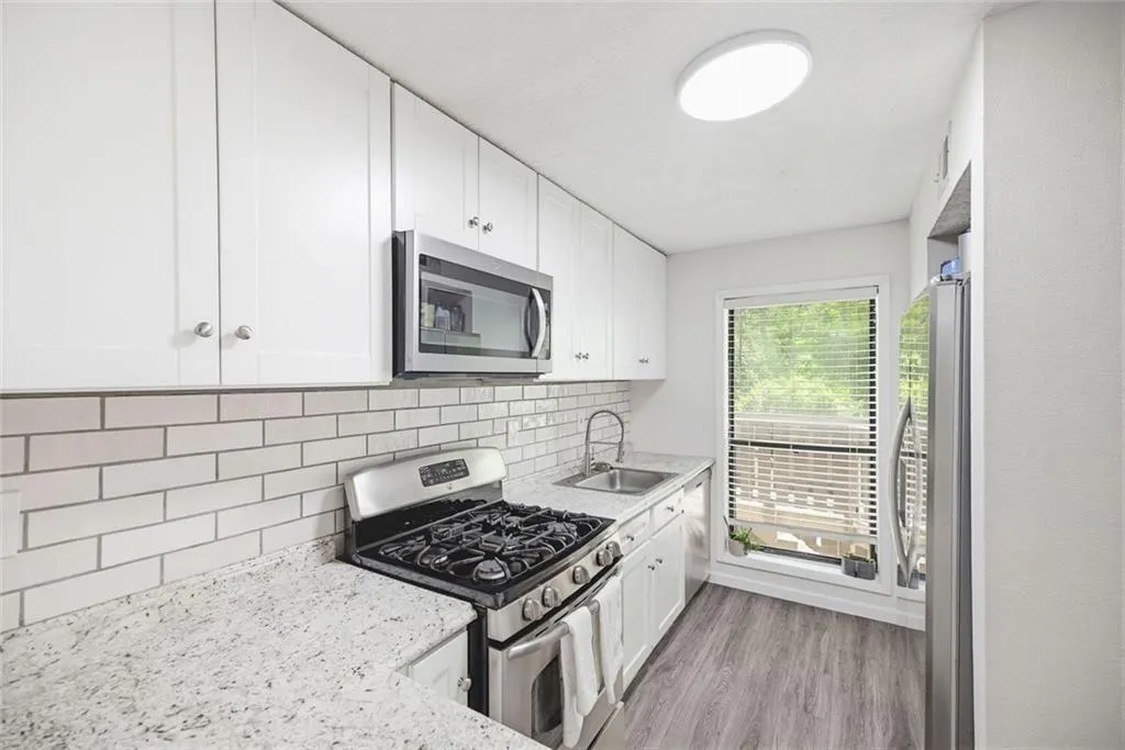 703 Woodcliff, Sandy Springs, Georgia 30350, 1 Bedroom Bedrooms, ,1 BathroomBathrooms,Residential,For Sale,703 Woodcliff,7754125