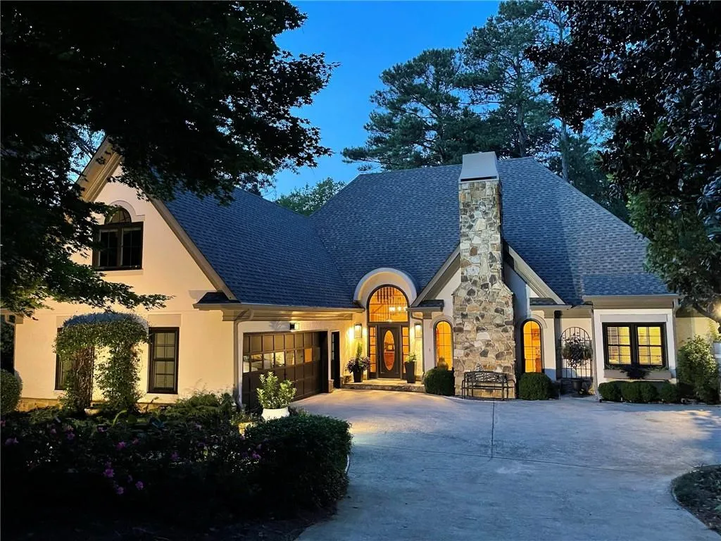 140 Grogans Lake Drive, Sandy Springs, Georgia 30350, 6 Bedrooms Bedrooms, ,4 BathroomsBathrooms,Residential,Sold,140 Grogans Lake Drive,6943741