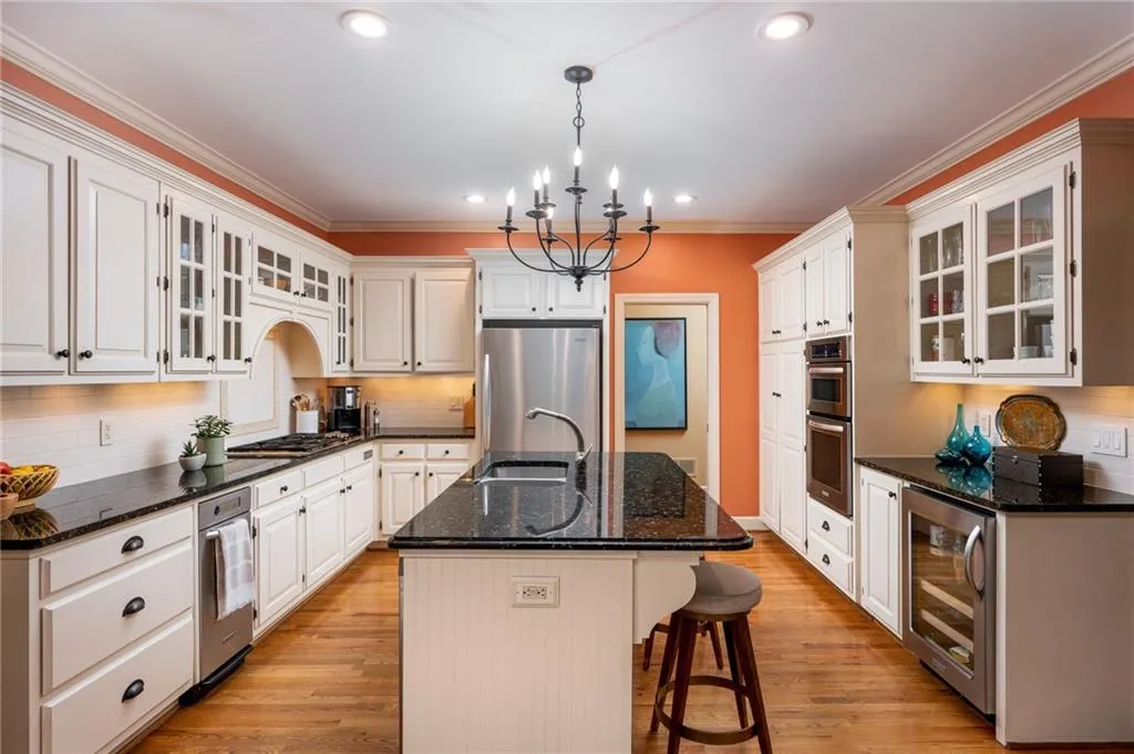 140 Grogans Lake Drive, Sandy Springs, Georgia 30350, 6 Bedrooms Bedrooms, ,4 BathroomsBathrooms,Residential,Sold,140 Grogans Lake Drive,6943741