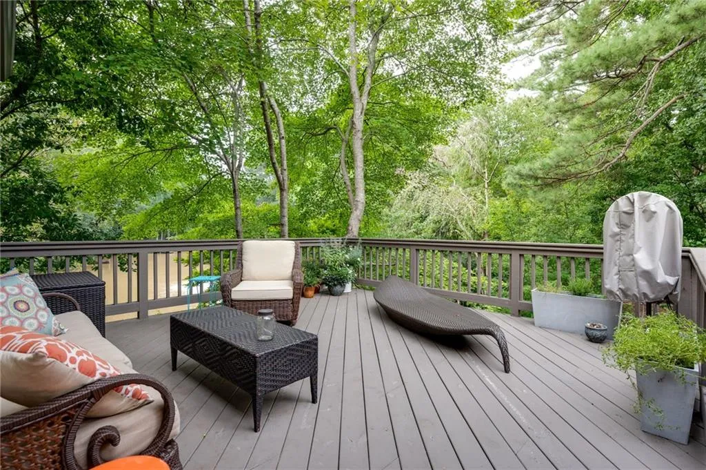 140 Grogans Lake Drive, Sandy Springs, Georgia 30350, 6 Bedrooms Bedrooms, ,4 BathroomsBathrooms,Residential,Sold,140 Grogans Lake Drive,6943741