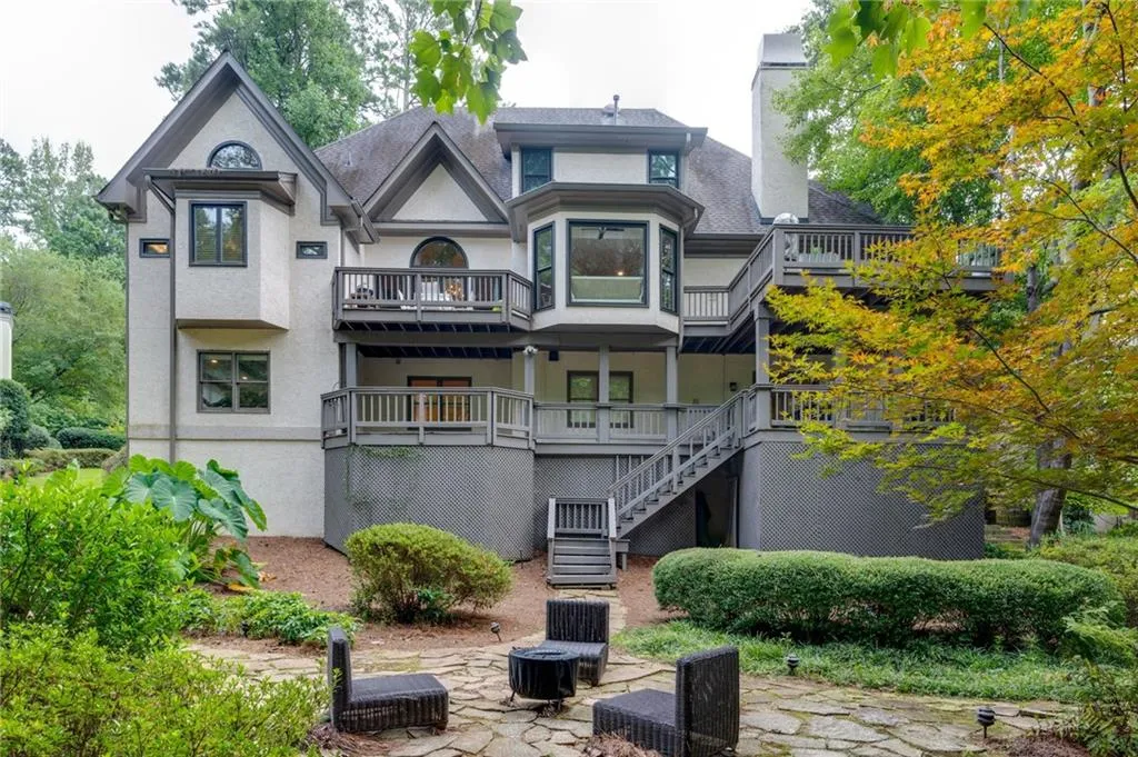 140 Grogans Lake Drive, Sandy Springs, Georgia 30350, 6 Bedrooms Bedrooms, ,4 BathroomsBathrooms,Residential,Sold,140 Grogans Lake Drive,6943741