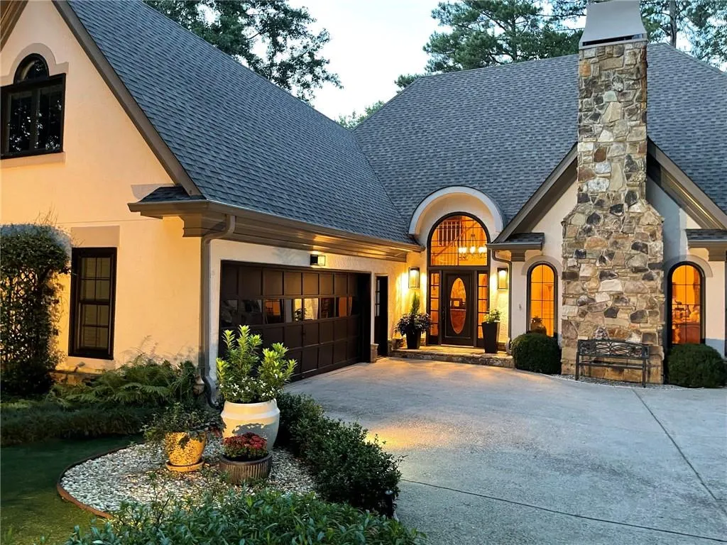 140 Grogans Lake Drive, Sandy Springs, Georgia 30350, 6 Bedrooms Bedrooms, ,4 BathroomsBathrooms,Residential,Sold,140 Grogans Lake Drive,6943741