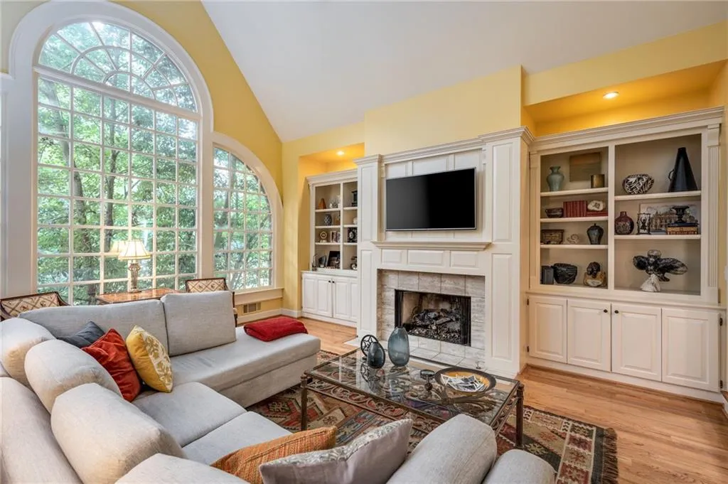 140 Grogans Lake Drive, Sandy Springs, Georgia 30350, 6 Bedrooms Bedrooms, ,4 BathroomsBathrooms,Residential,Sold,140 Grogans Lake Drive,6943741