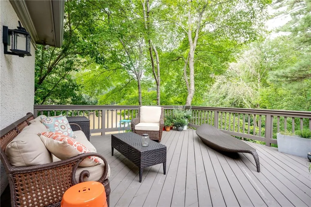 140 Grogans Lake Drive, Sandy Springs, Georgia 30350, 6 Bedrooms Bedrooms, ,4 BathroomsBathrooms,Residential,Sold,140 Grogans Lake Drive,6943741