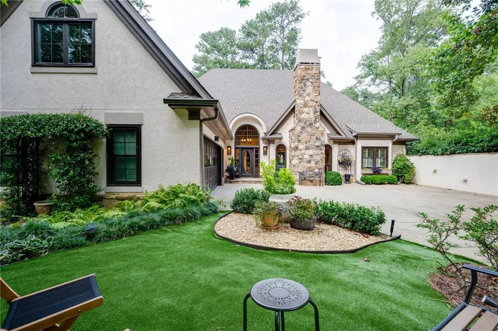 140 Grogans Lake Drive, Sandy Springs, Georgia 30350, 6 Bedrooms Bedrooms, ,4 BathroomsBathrooms,Residential,Sold,140 Grogans Lake Drive,6943741