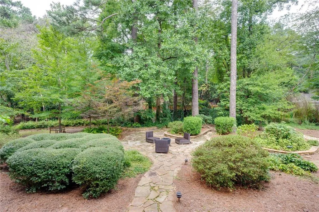 140 Grogans Lake Drive, Sandy Springs, Georgia 30350, 6 Bedrooms Bedrooms, ,4 BathroomsBathrooms,Residential,Sold,140 Grogans Lake Drive,6943741