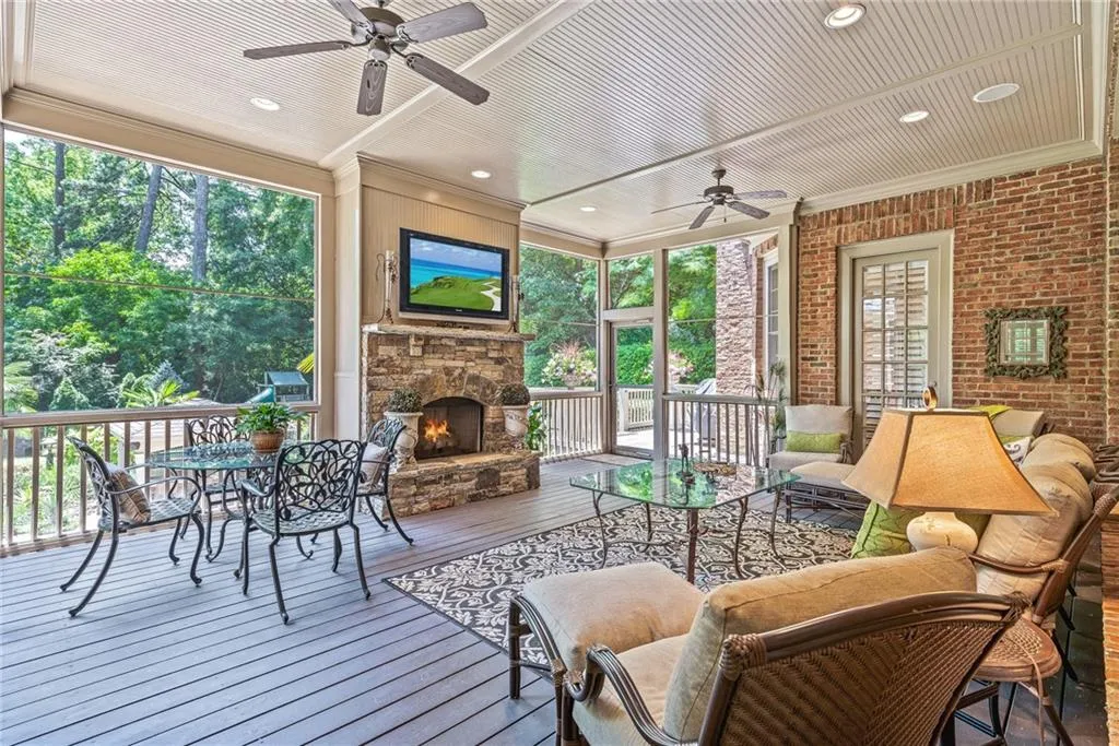 4966 Long Island Drive Nw, Atlanta, Georgia 30327, 6 Bedrooms Bedrooms, ,6 BathroomsBathrooms,Residential,Sold,4966 Long Island Drive Nw,7063586