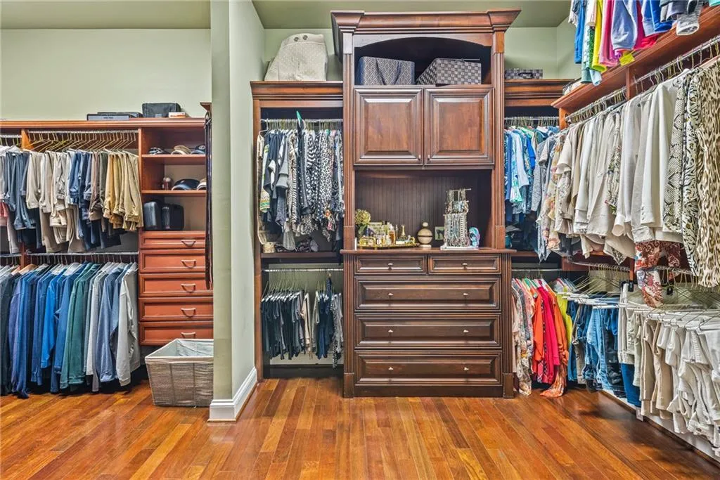 4966 Long Island Drive Nw, Atlanta, Georgia 30327, 6 Bedrooms Bedrooms, ,6 BathroomsBathrooms,Residential,Sold,4966 Long Island Drive Nw,7063586