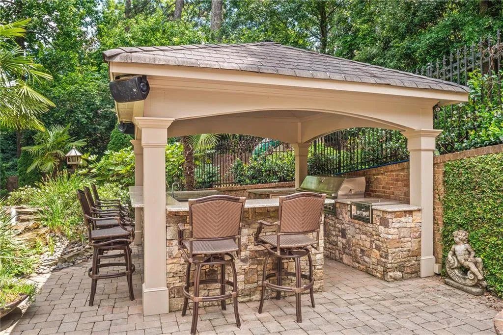 4966 Long Island Drive Nw, Atlanta, Georgia 30327, 6 Bedrooms Bedrooms, ,6 BathroomsBathrooms,Residential,Sold,4966 Long Island Drive Nw,7063586