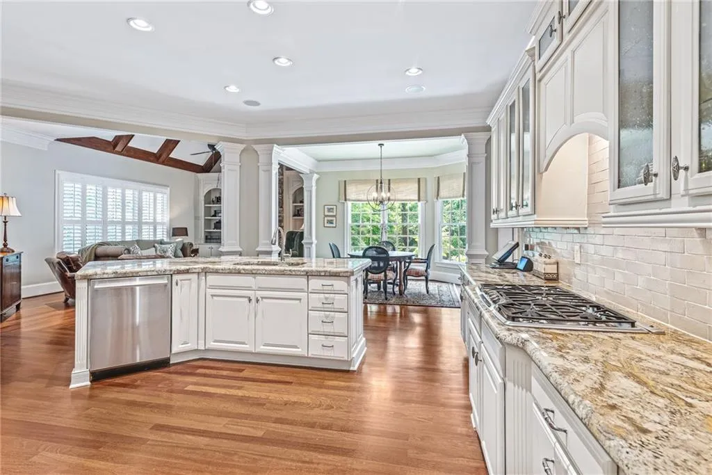 4966 Long Island Drive Nw, Atlanta, Georgia 30327, 6 Bedrooms Bedrooms, ,6 BathroomsBathrooms,Residential,Sold,4966 Long Island Drive Nw,7063586