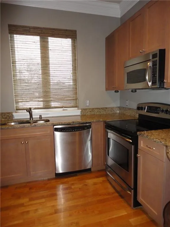 140 Alden Avenue Nw Unit 202, Atlanta, Georgia 30309, 2 Bedrooms Bedrooms, ,2 BathroomsBathrooms,Residential,Sold,140 Alden Avenue Nw Unit 202,5780439