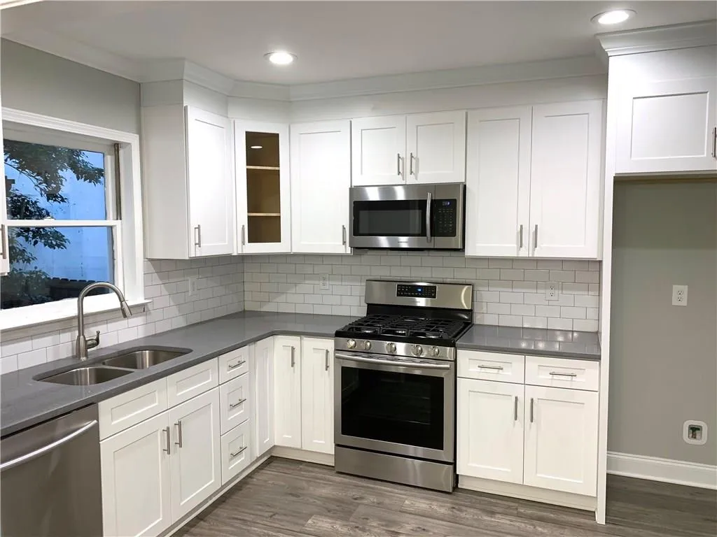 7500 Roswell Road Unit 124, Sandy Springs, Georgia 30350, 3 Bedrooms Bedrooms, ,2 BathroomsBathrooms,Residential,Sold,7500 Roswell Road Unit 124,6098988