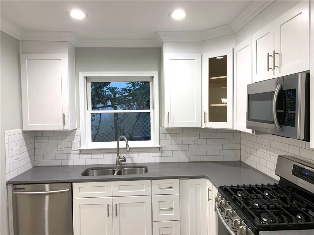 7500 Roswell Road Unit 124, Sandy Springs, Georgia 30350, 3 Bedrooms Bedrooms, ,2 BathroomsBathrooms,Residential,Sold,7500 Roswell Road Unit 124,6098988