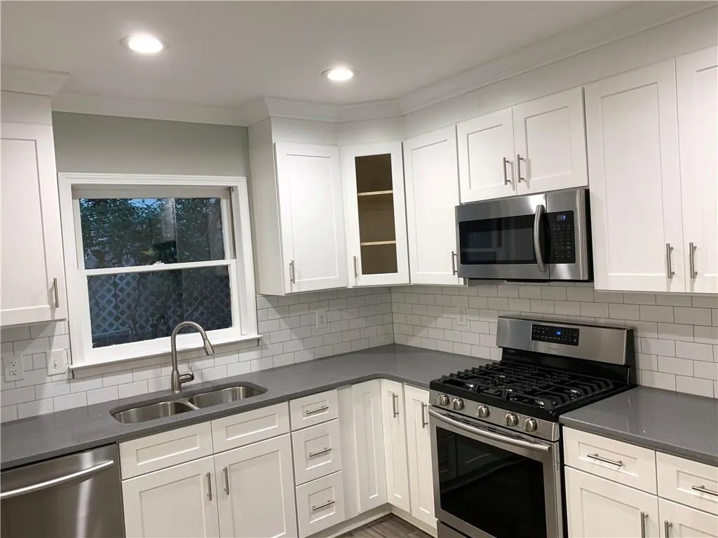 7500 Roswell Road Unit 124, Sandy Springs, Georgia 30350, 3 Bedrooms Bedrooms, ,2 BathroomsBathrooms,Residential,Sold,7500 Roswell Road Unit 124,6098988