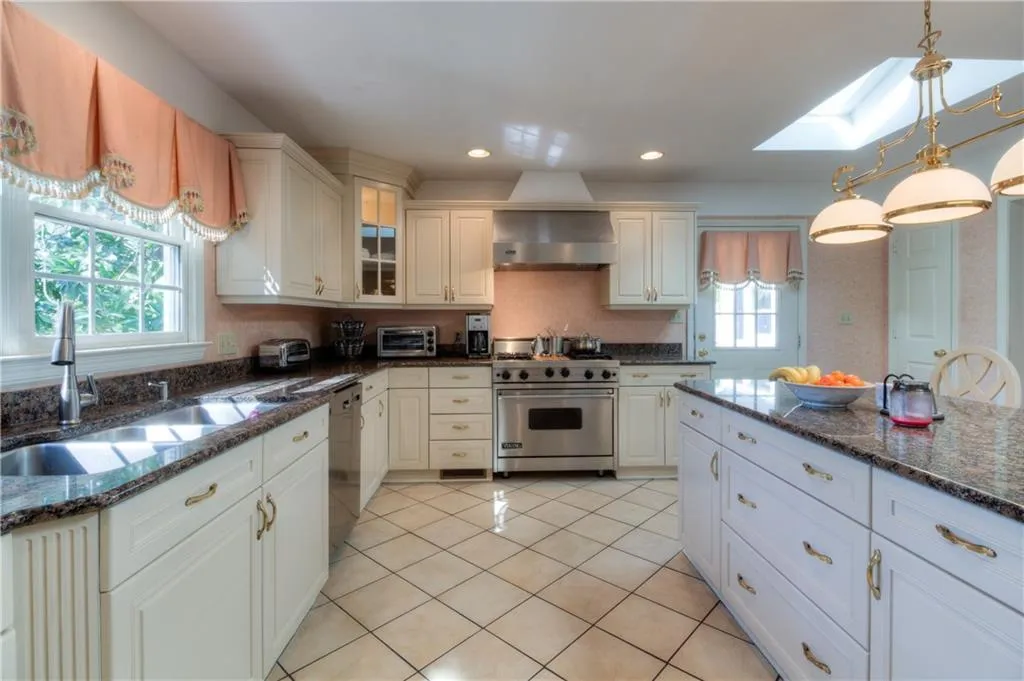 1585 Northridge Road, Atlanta, Georgia 30350, 4 Bedrooms Bedrooms, ,3 BathroomsBathrooms,Residential,Sold,1585 Northridge Road,5810158