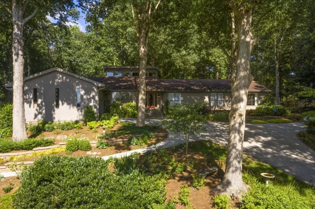 9510 Huntcliff Trace, Sandy Springs, Georgia 30350, 4 Bedrooms Bedrooms, ,4 BathroomsBathrooms,Residential,Sold,9510 Huntcliff Trace,6802003