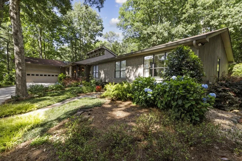 9510 Huntcliff Trace, Sandy Springs, Georgia 30350, 4 Bedrooms Bedrooms, ,4 BathroomsBathrooms,Residential,Sold,9510 Huntcliff Trace,6802003