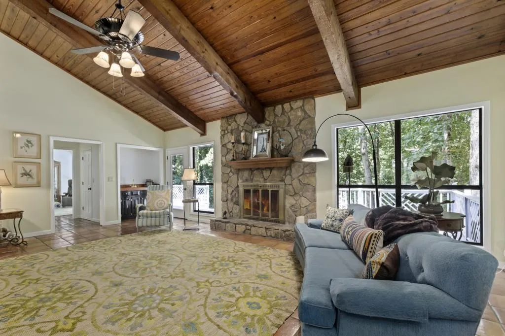 9510 Huntcliff Trace, Sandy Springs, Georgia 30350, 4 Bedrooms Bedrooms, ,4 BathroomsBathrooms,Residential,Sold,9510 Huntcliff Trace,6802003