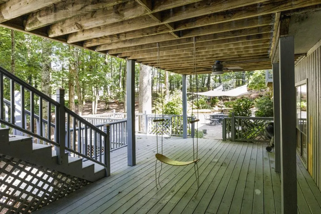 9510 Huntcliff Trace, Sandy Springs, Georgia 30350, 4 Bedrooms Bedrooms, ,4 BathroomsBathrooms,Residential,Sold,9510 Huntcliff Trace,6802003