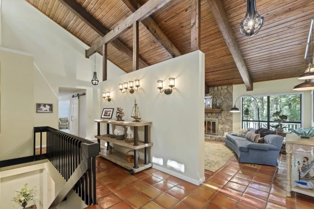 9510 Huntcliff Trace, Sandy Springs, Georgia 30350, 4 Bedrooms Bedrooms, ,4 BathroomsBathrooms,Residential,Sold,9510 Huntcliff Trace,6802003