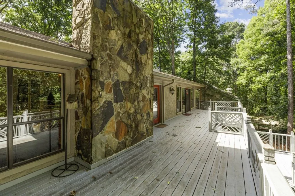 9510 Huntcliff Trace, Sandy Springs, Georgia 30350, 4 Bedrooms Bedrooms, ,4 BathroomsBathrooms,Residential,Sold,9510 Huntcliff Trace,6802003