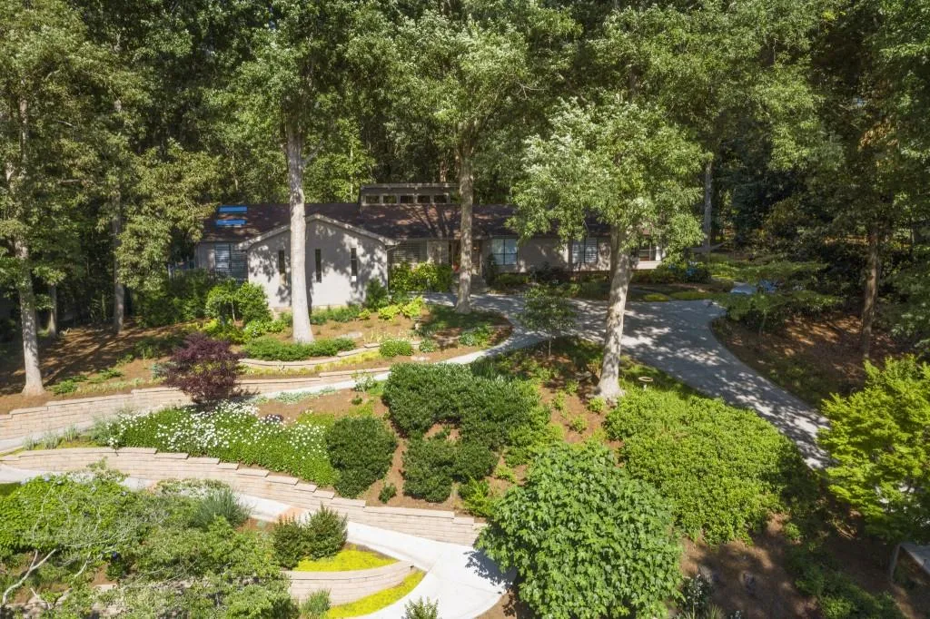 9510 Huntcliff Trace, Sandy Springs, Georgia 30350, 4 Bedrooms Bedrooms, ,4 BathroomsBathrooms,Residential,Sold,9510 Huntcliff Trace,6802003