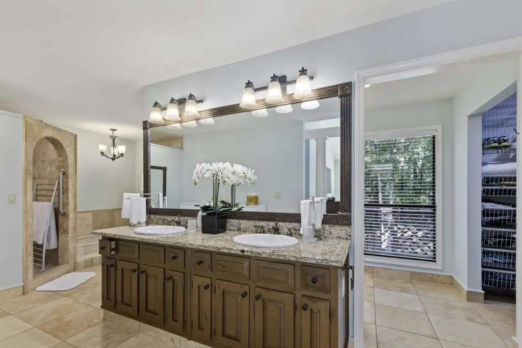 9510 Huntcliff Trace, Sandy Springs, Georgia 30350, 4 Bedrooms Bedrooms, ,4 BathroomsBathrooms,Residential,Sold,9510 Huntcliff Trace,6802003