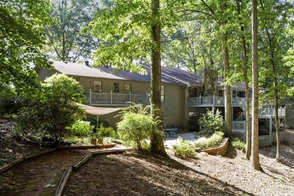 9510 Huntcliff Trace, Sandy Springs, Georgia 30350, 4 Bedrooms Bedrooms, ,4 BathroomsBathrooms,Residential,Sold,9510 Huntcliff Trace,6802003