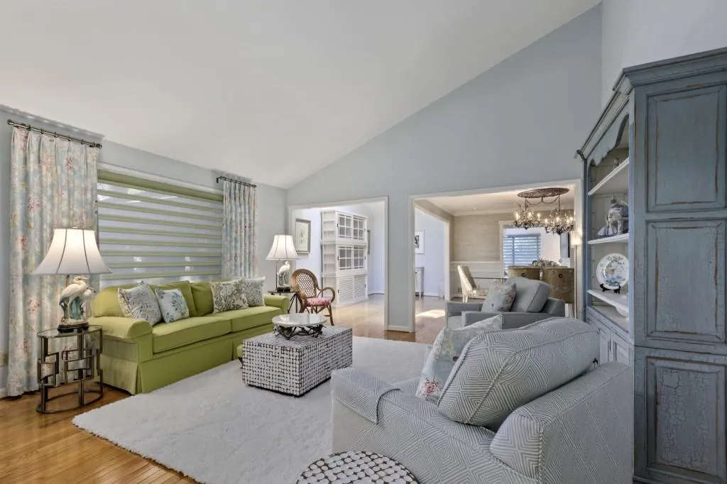 9510 Huntcliff Trace, Sandy Springs, Georgia 30350, 4 Bedrooms Bedrooms, ,4 BathroomsBathrooms,Residential,Sold,9510 Huntcliff Trace,6802003