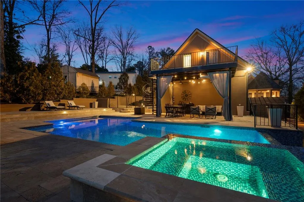 Pool systems can be controled with phone app.