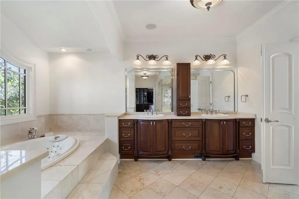 790 Glenairy Drive, Atlanta, Georgia 30328, 5 Bedrooms Bedrooms, ,6 BathroomsBathrooms,Residential,Sold,790 Glenairy Drive,7716846