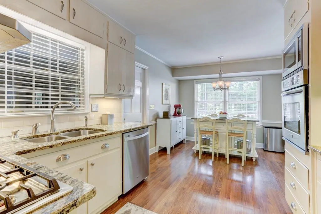 470 Colewood Way, Sandy Springs, Georgia 30328, 5 Bedrooms Bedrooms, ,3 BathroomsBathrooms,Residential,Sold,470 Colewood Way,6546620