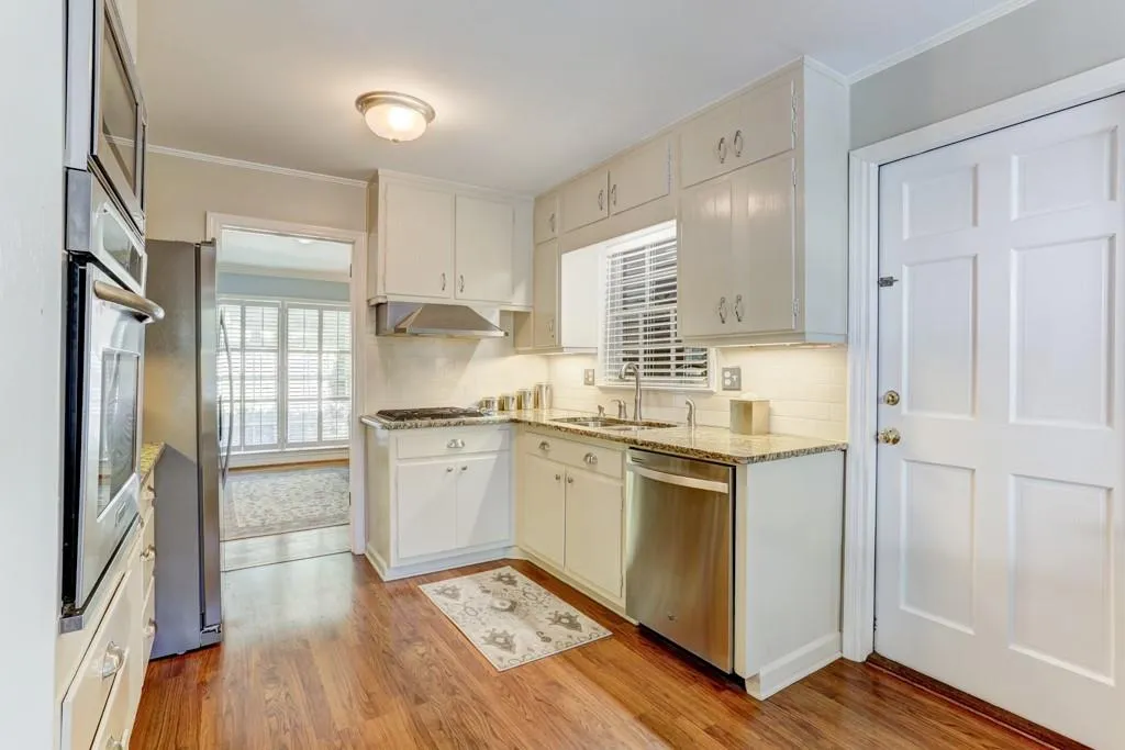470 Colewood Way, Sandy Springs, Georgia 30328, 5 Bedrooms Bedrooms, ,3 BathroomsBathrooms,Residential,Sold,470 Colewood Way,6546620