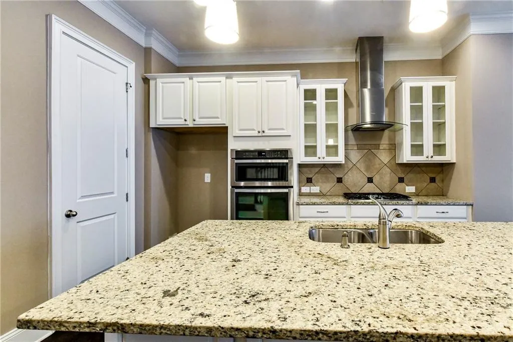 202 Alderwood Point, Atlanta, Georgia 30328, 3 Bedrooms Bedrooms, ,3 BathroomsBathrooms,Residential,Sold,202 Alderwood Point,6501656