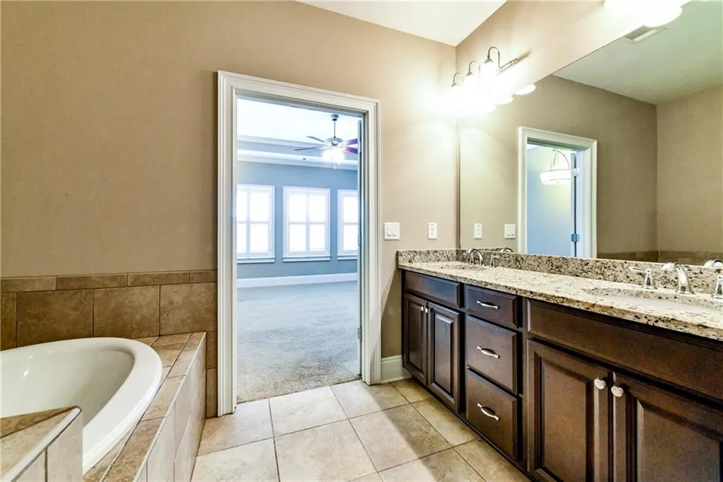 202 Alderwood Point, Atlanta, Georgia 30328, 3 Bedrooms Bedrooms, ,3 BathroomsBathrooms,Residential,Sold,202 Alderwood Point,6501656