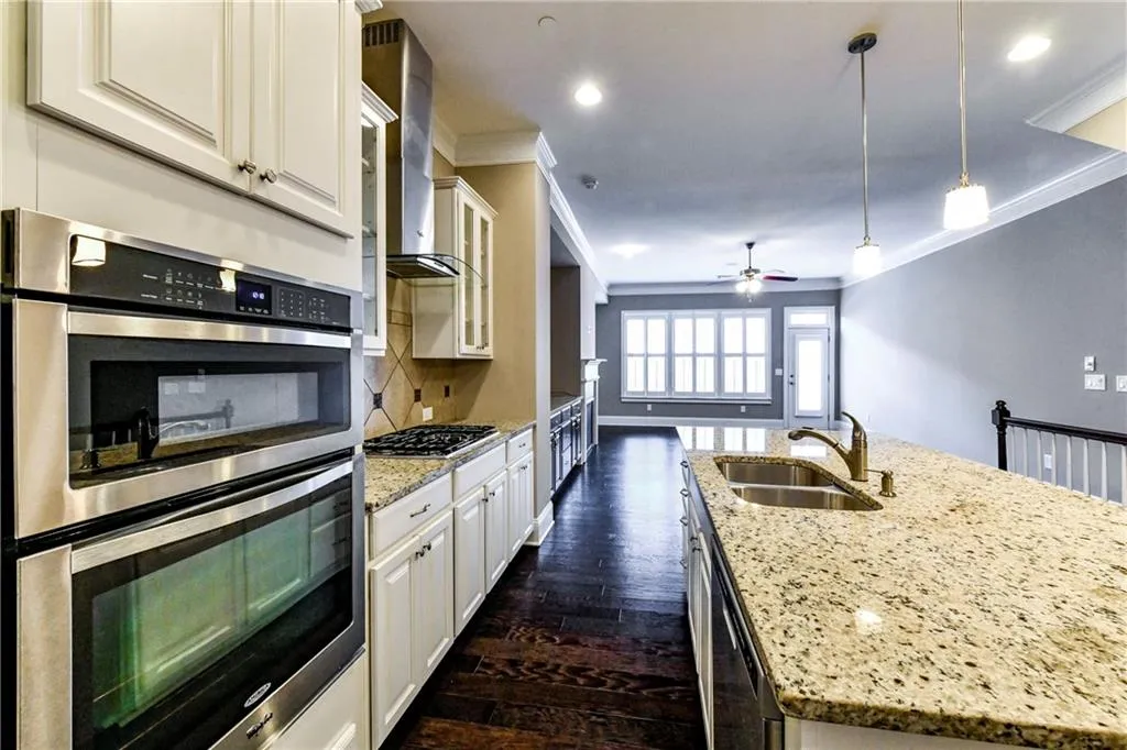 202 Alderwood Point, Atlanta, Georgia 30328, 3 Bedrooms Bedrooms, ,3 BathroomsBathrooms,Residential,Sold,202 Alderwood Point,6501656